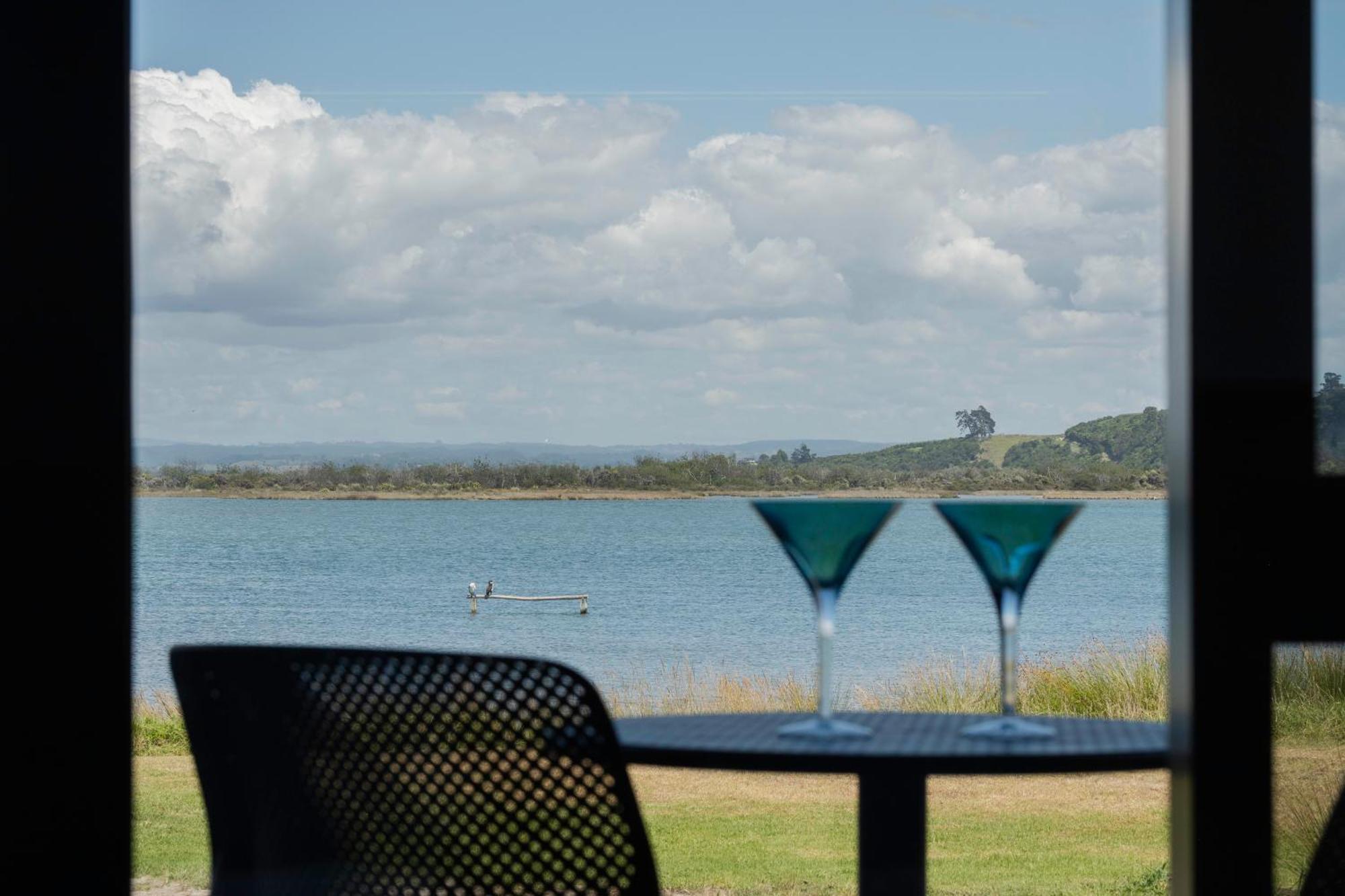 Pukehina Estuary Sunset Views Townhouse & Studio Bagian luar foto