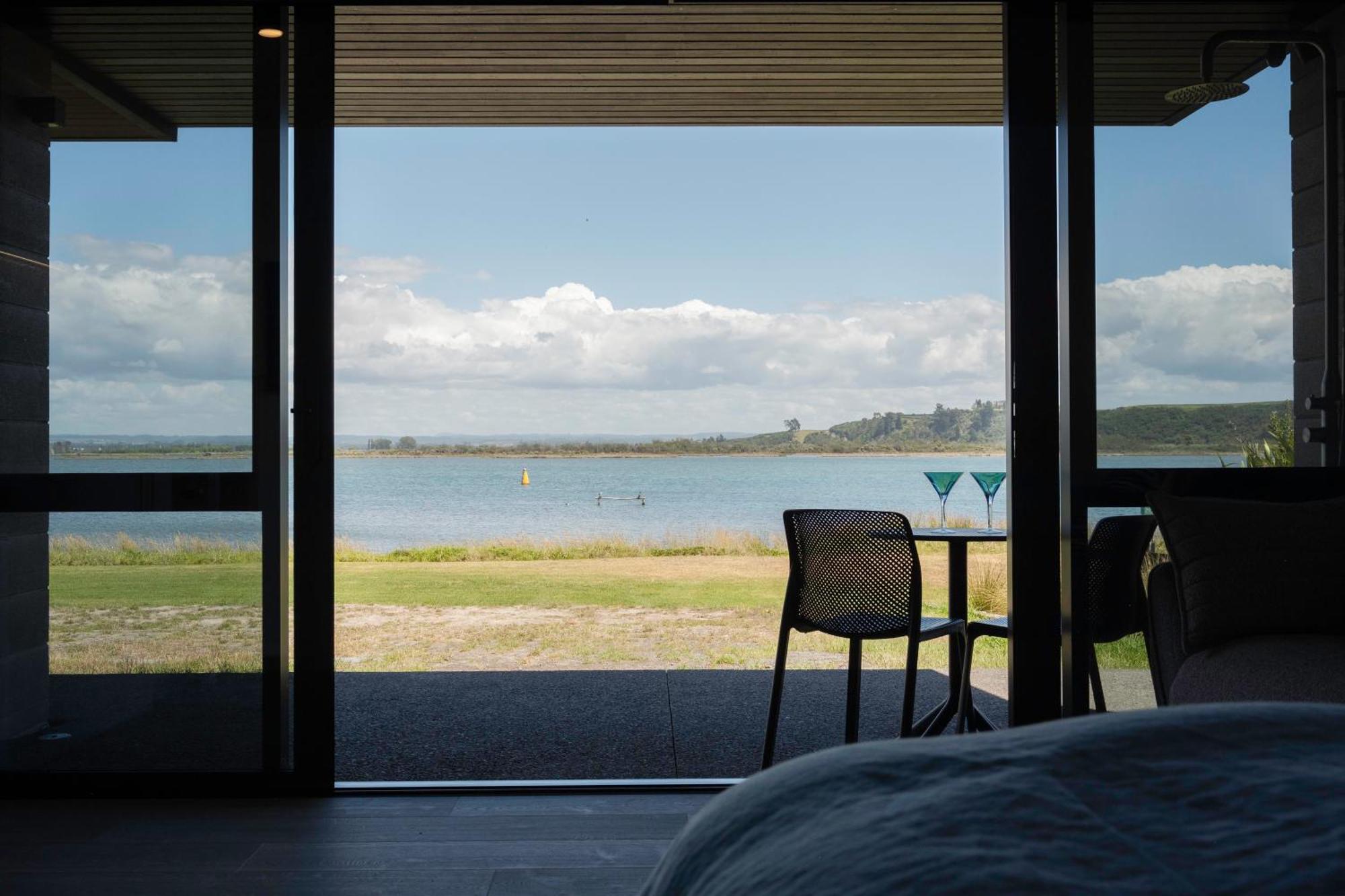 Pukehina Estuary Sunset Views Townhouse & Studio Bagian luar foto