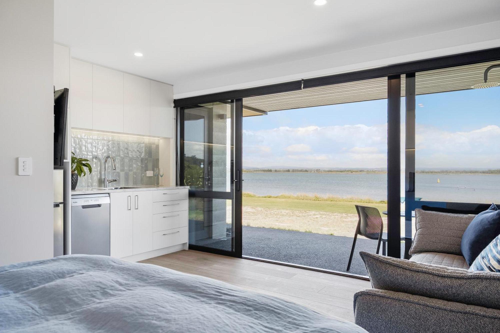 Pukehina Estuary Sunset Views Townhouse & Studio Bagian luar foto
