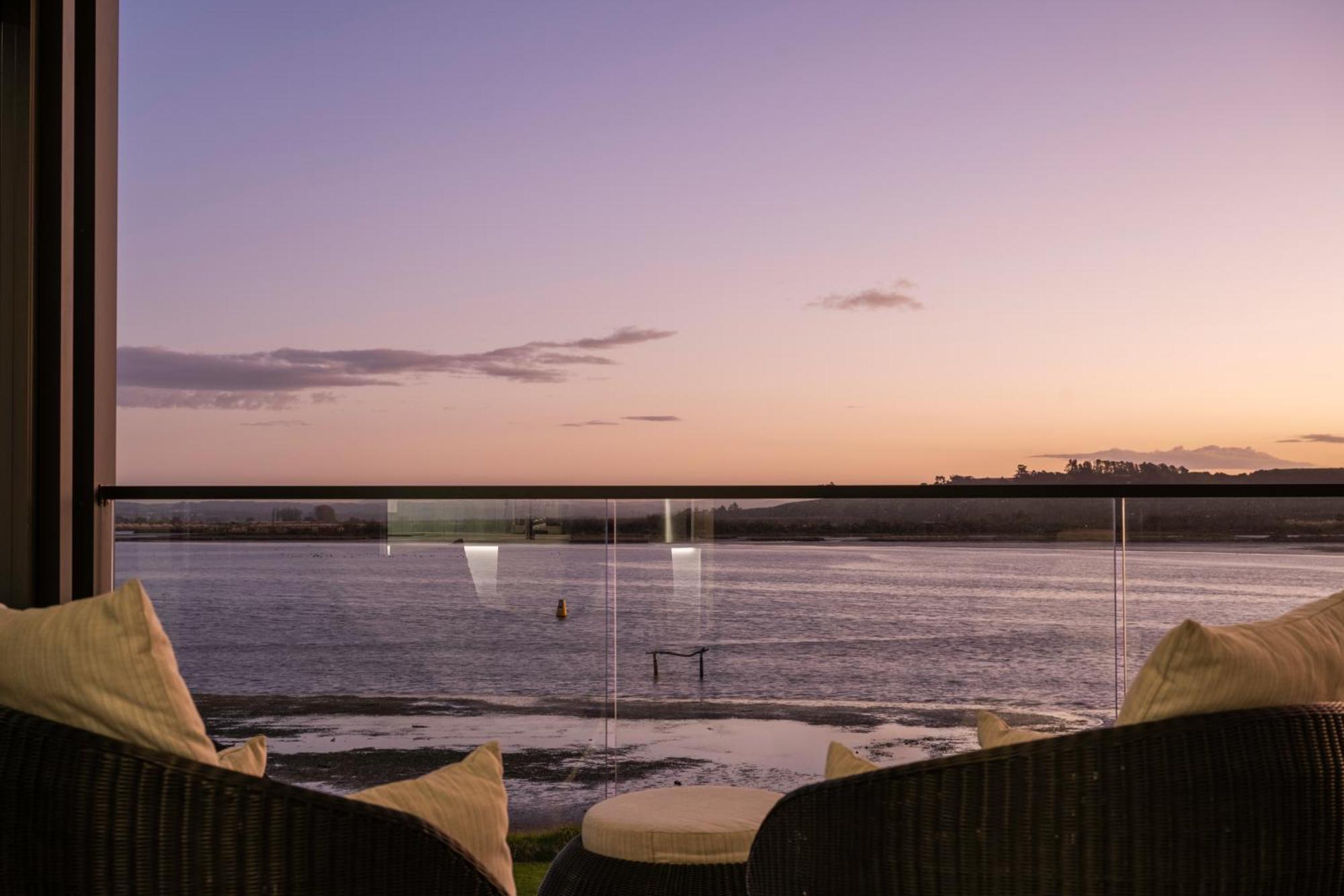 Pukehina Estuary Sunset Views Townhouse & Studio Bagian luar foto